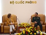 阮新疆大将会见西班牙驻越南大使